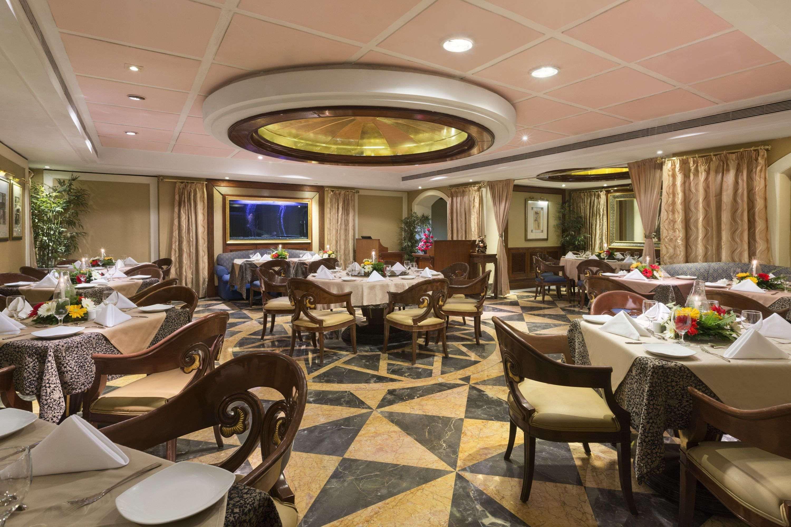 Ramada Plaza By Wyndham Palm Grove Hotell Mumbai Exteriör bild The restaurant
