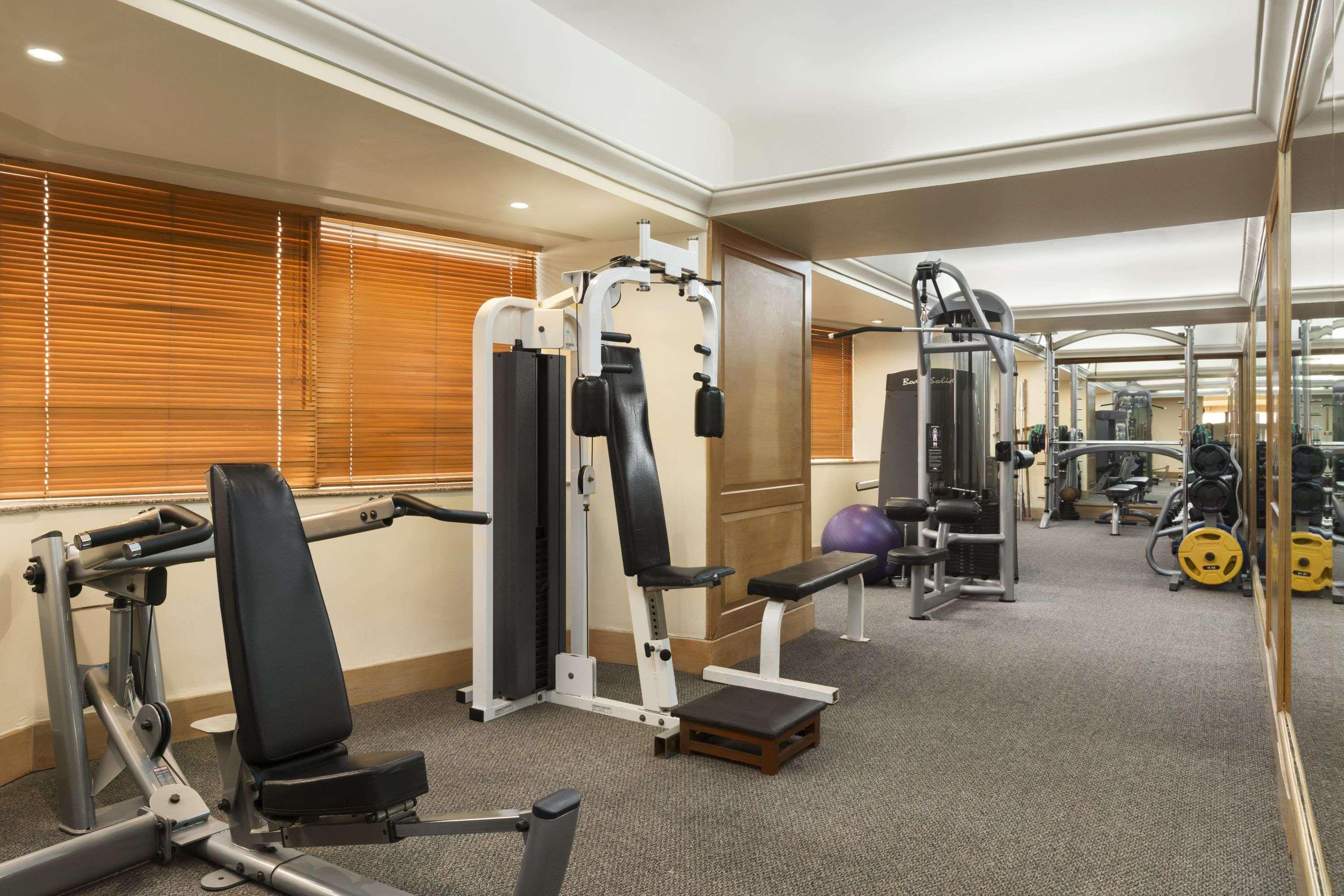 Ramada Plaza By Wyndham Palm Grove Hotell Mumbai Exteriör bild The gym at the hotel