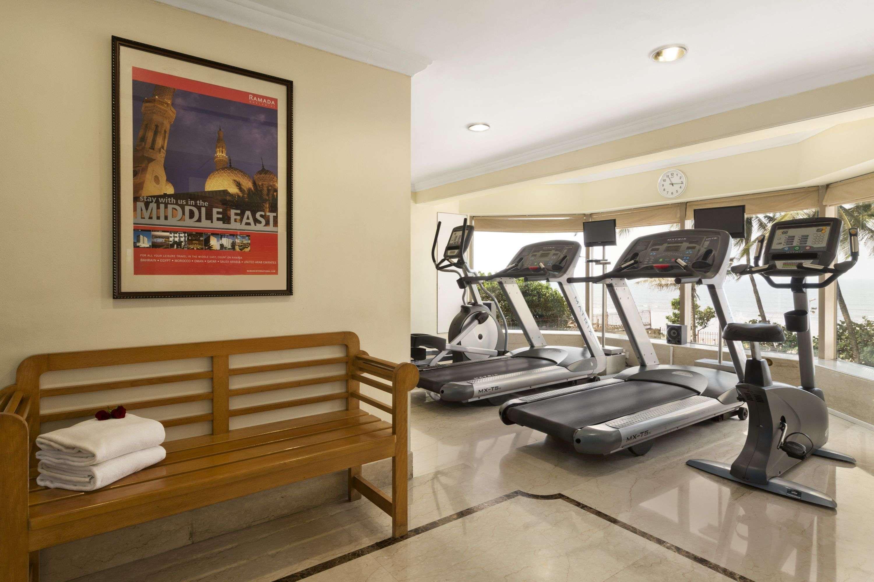 Ramada Plaza By Wyndham Palm Grove Hotell Mumbai Exteriör bild The gym at the hotel