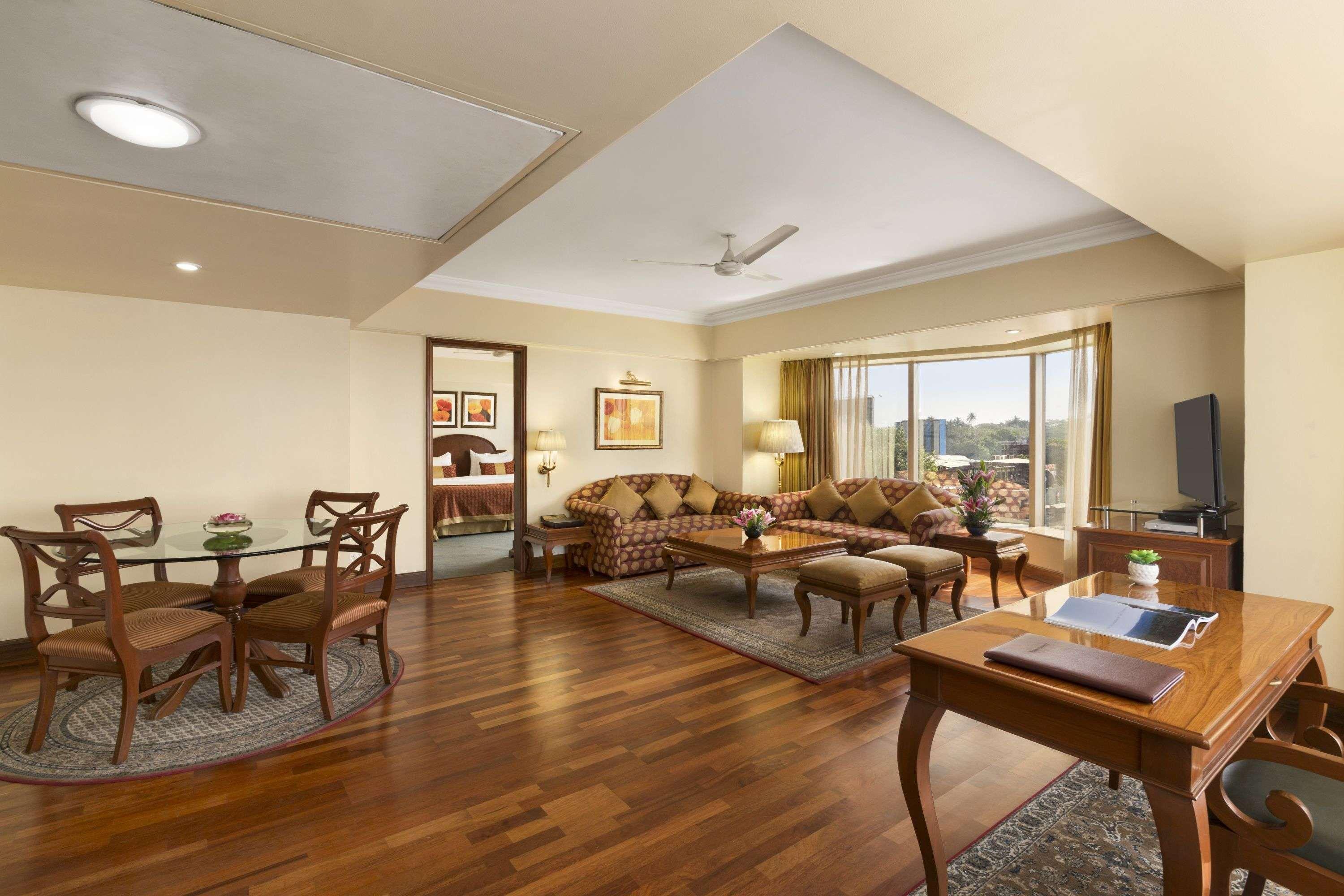 Ramada Plaza By Wyndham Palm Grove Hotell Mumbai Exteriör bild Suite at the Taj Bengal