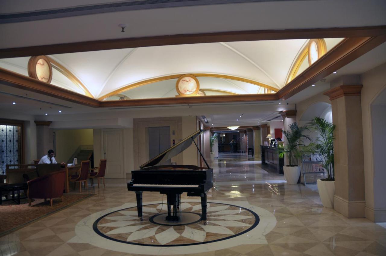 Ramada Plaza By Wyndham Palm Grove Hotell Mumbai Exteriör bild The lobby of the hotel