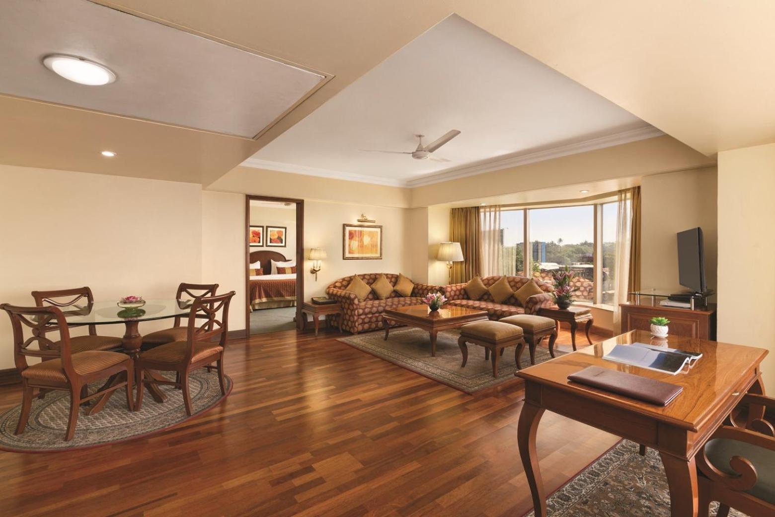 Ramada Plaza By Wyndham Palm Grove Hotell Mumbai Exteriör bild