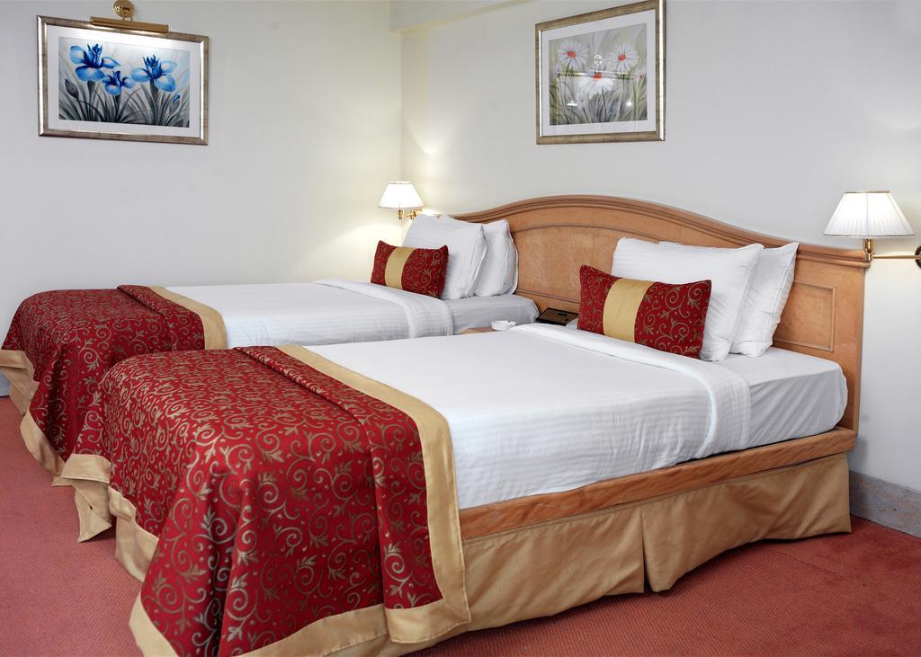 Ramada Plaza By Wyndham Palm Grove Hotell Mumbai Exteriör bild A guest room at the hotel