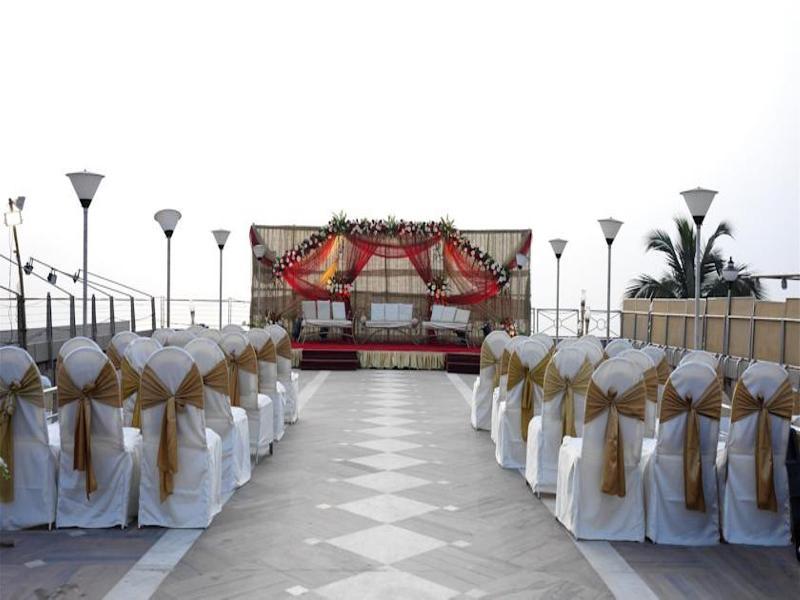 Ramada Plaza By Wyndham Palm Grove Hotell Mumbai Exteriör bild A wedding in India