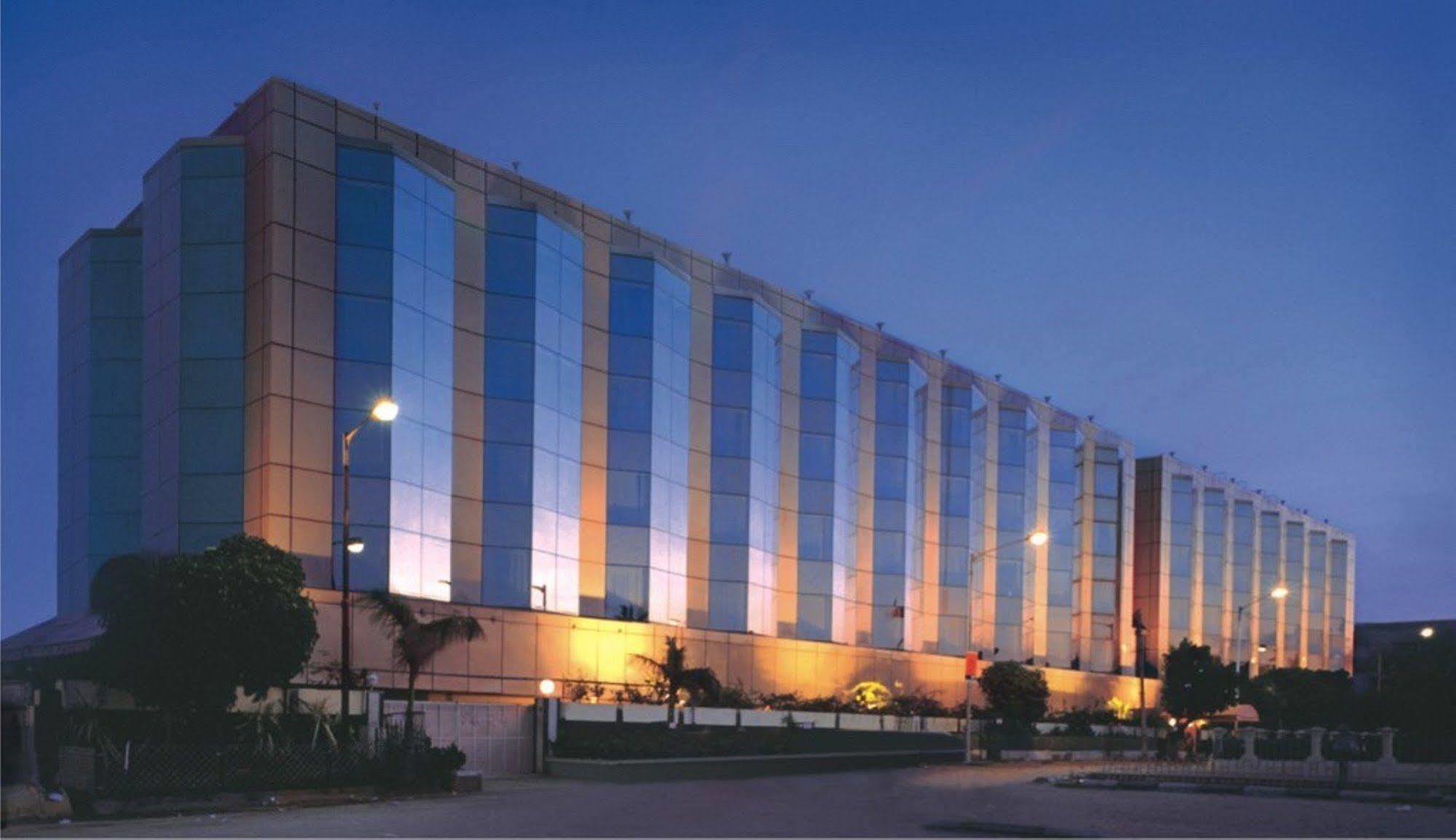 Ramada Plaza By Wyndham Palm Grove Hotell Mumbai Exteriör bild The 5-star Grand Hotel